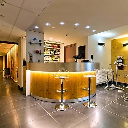 La Croix De Savoie & 4*