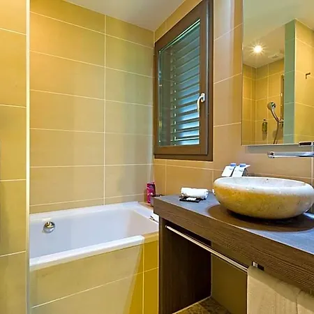 La Croix De Savoie & Hotel Flaine