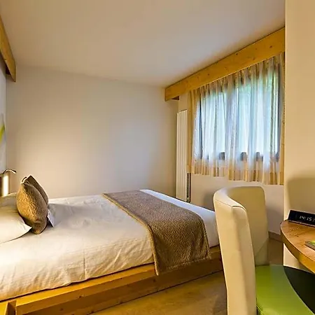 Hotel La Croix De Savoie & 4*